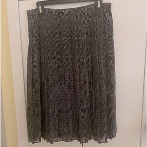 Pleated skirt. Lightweight.